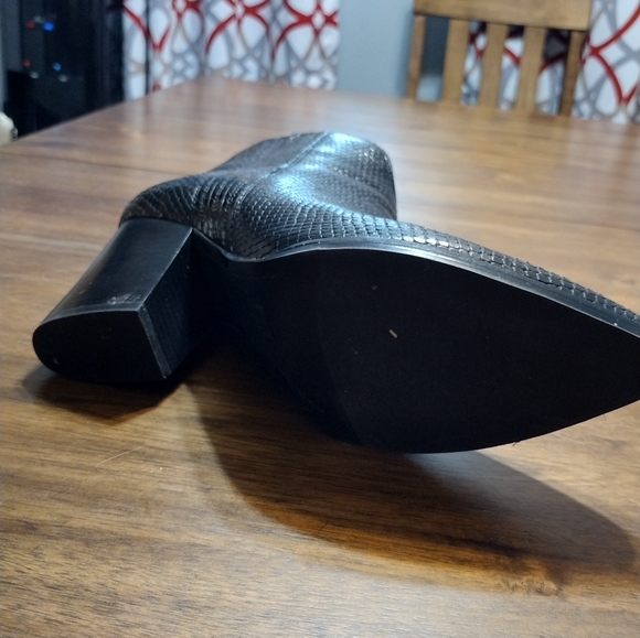 Marc Fisher LTD black pebble Chelsea boots - Picture 2 of 6